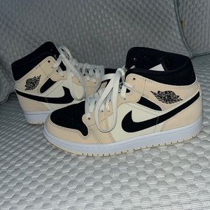 Nike Air JORDAN 1 Mid Guava Ice 🧊